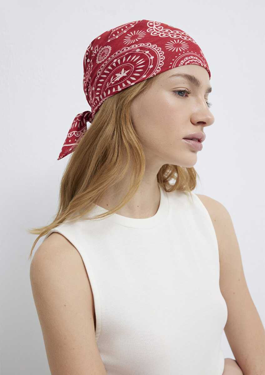 Mavi Baskılı Kırmızı Kadın Bandana 1912969-10076