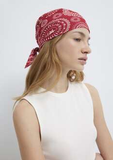 Mavi Baskılı Kırmızı Kadın Bandana 1912969-10076 