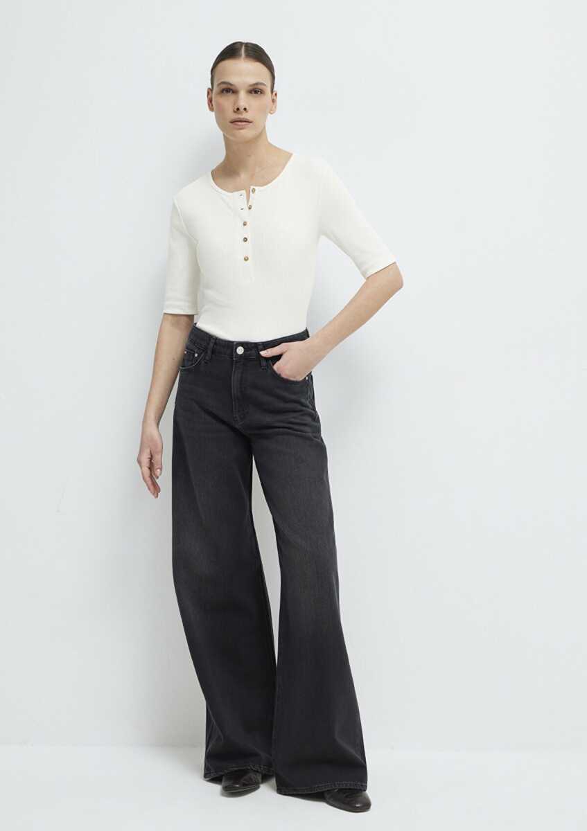 Mavi Düğme Detaylı Ekru Kadın Tişört 1613852-70051 (1)