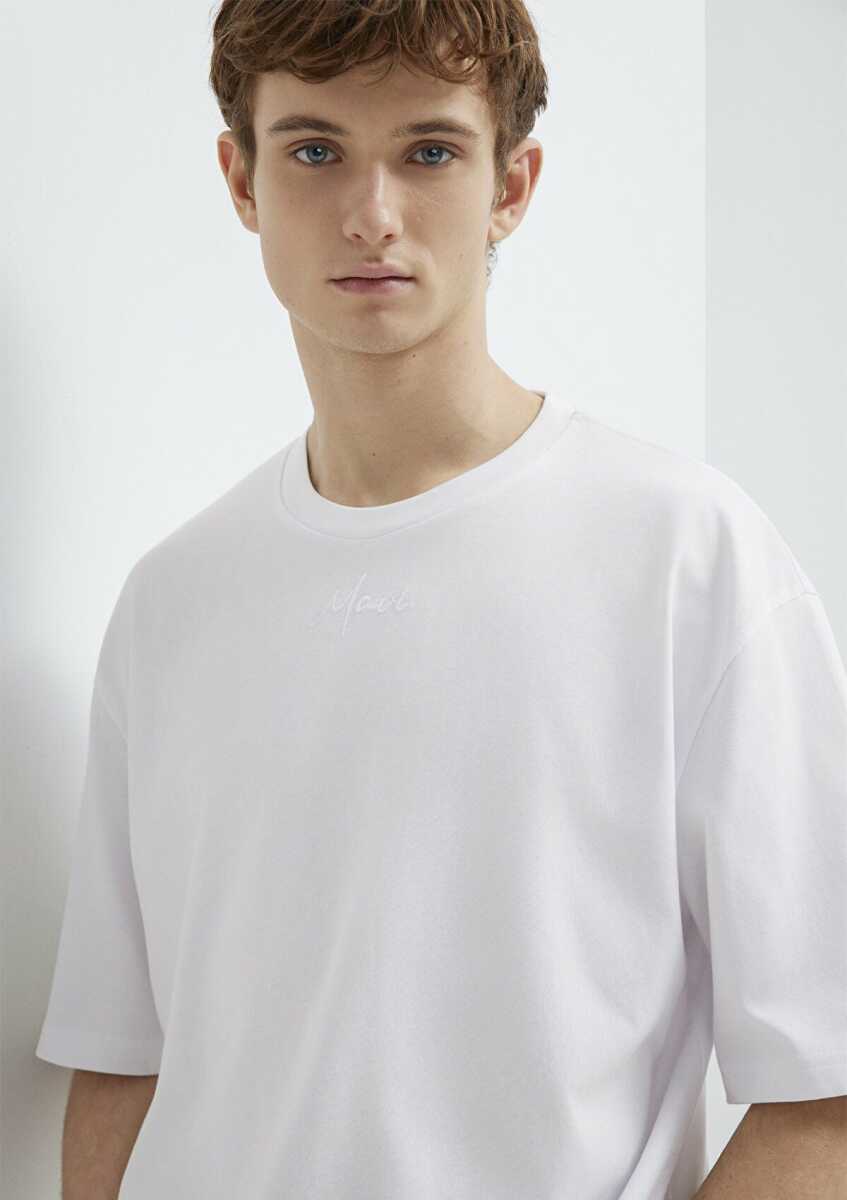 Mavi Nakışlı Beyaz Relax Fit Erkek Tişört0613130-620