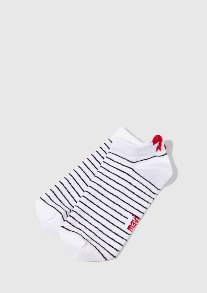 Mavi Patik Beyaz Kadın 1913786-620