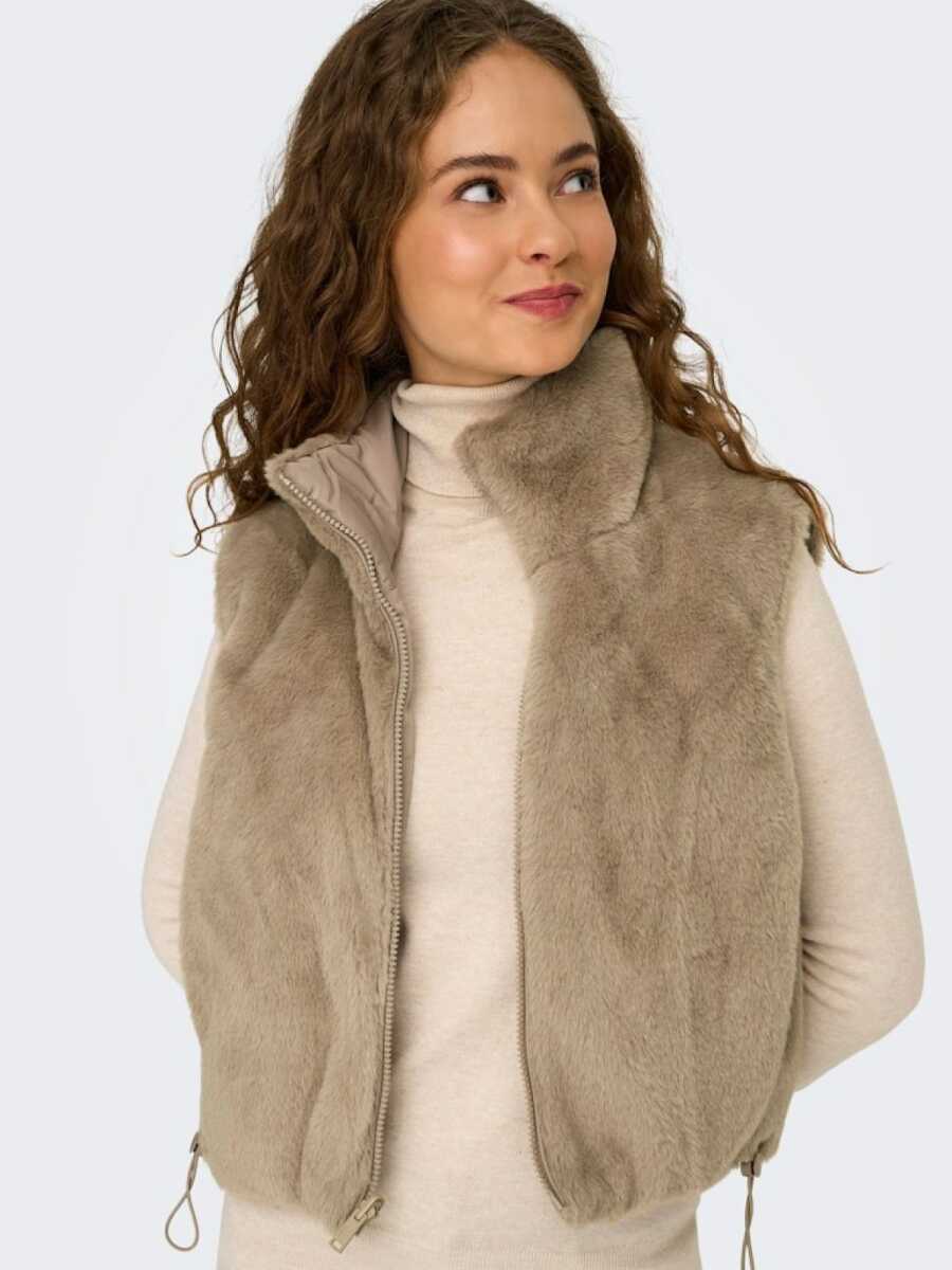 Only Dana Faux Fur Polar Kadın Yelek 15348986 - 4