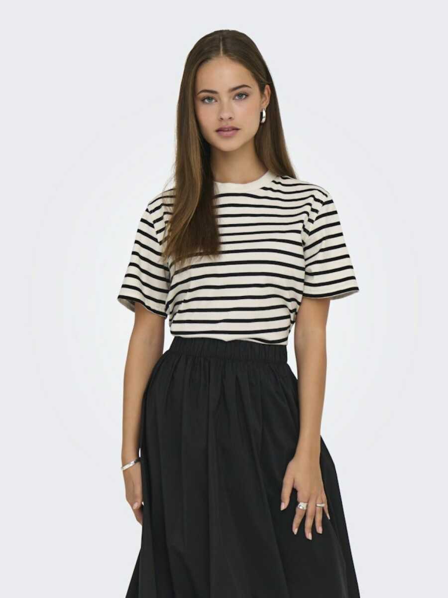 Only Lıvvına Çizgili Regular Fit Kadın Tişört 15272227