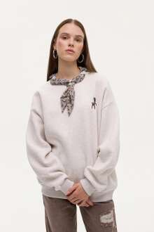 Quzu Fular ve Nakış Detaylı Kadın Sweatshirt 