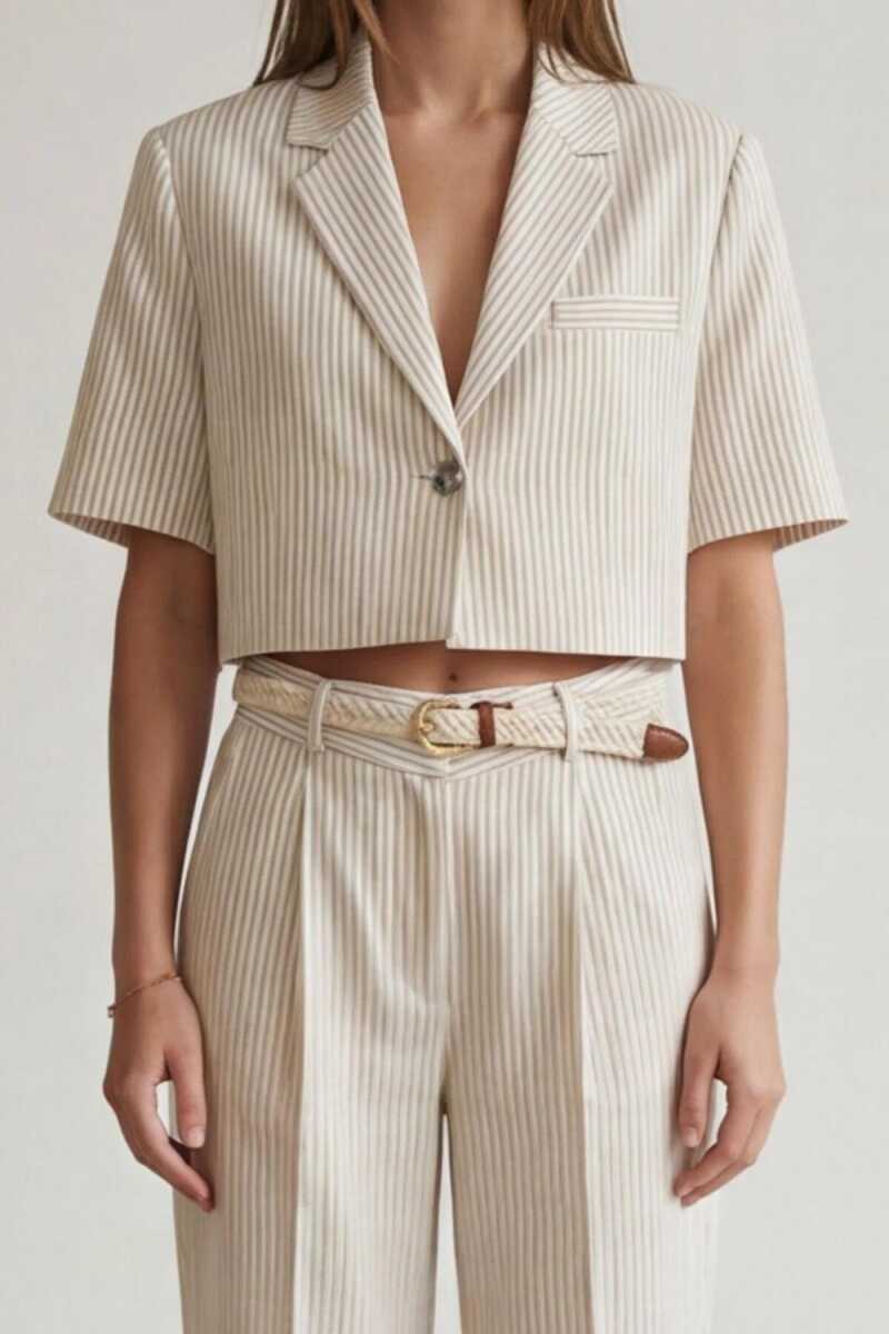 Quzu Vatkalı Crop Kadın Blazer Ceket (1)