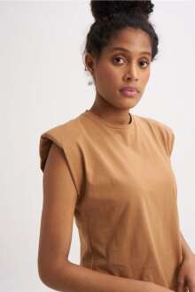 Quzu Vatkalı Kolsuz Kadın Tshirt 