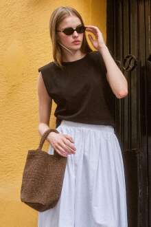 Quzu Vatkalı Kolsuz Kadın Tshirt 