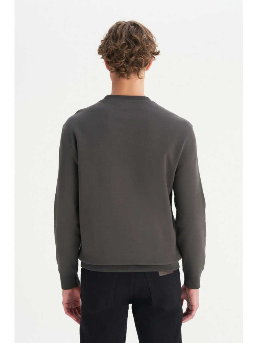 Wrangler Erkek Patch Logo Sweatshirt W252025533W - 5